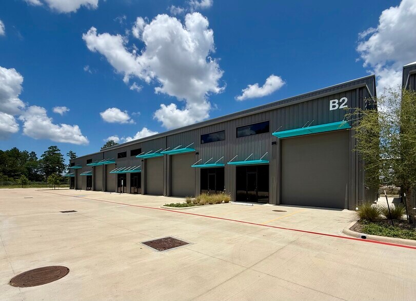 More Photos Of 2007 Airport Rd, Conroe Unknown For Lease