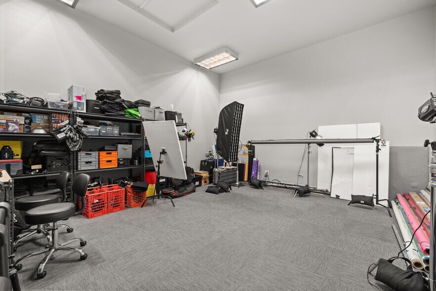 More Photos Of 5250 Vineland Ave, North Hollywood Loft Creative Space For Lease