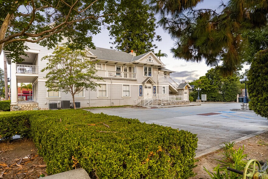 More Photos Of 307 E Chapman Ave, Orange Office For Sale