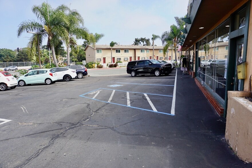 More Photos Of 4051 Voltaire St, San Diego Unknown For Lease