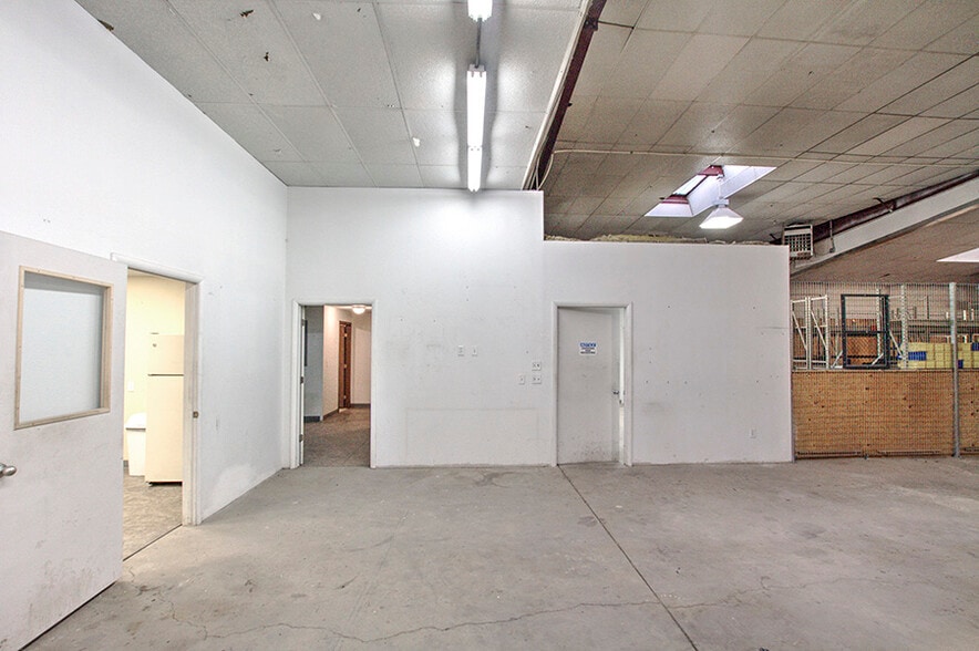 More Photos Of 225 West St, Evanston Light Manufacturing For Sale