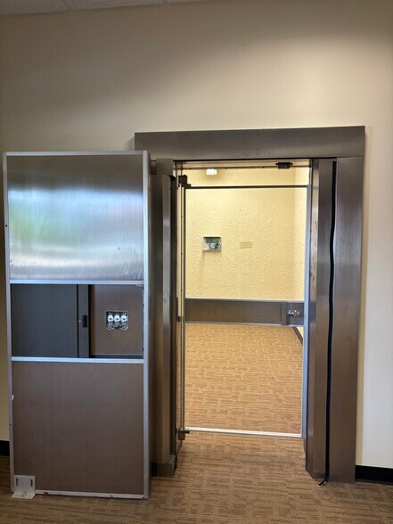 More Photos Of 307 N Walton Blvd, Bentonville Bank For Lease