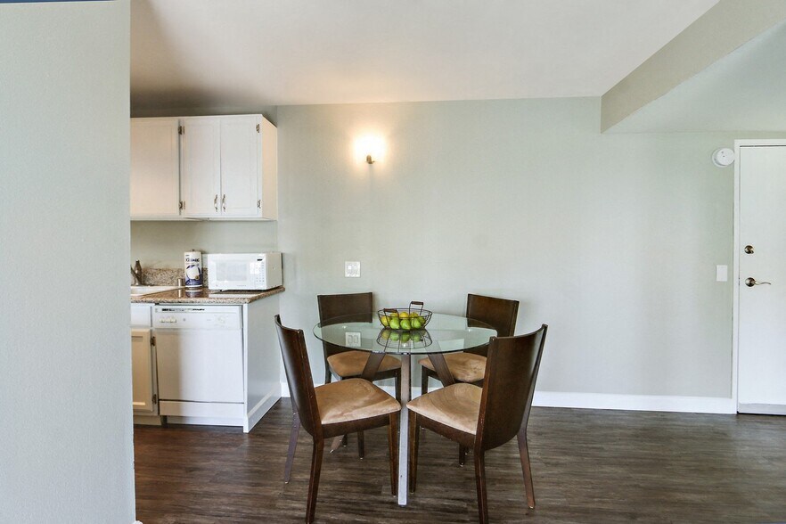 More Photos Of 415-425 Washington Blvd, Marina del Rey Apartments For Lease