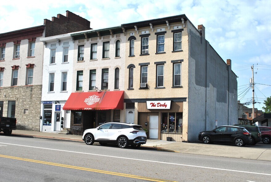 Primary Photo Of 209 W Main St, Circleville Storefront For Sale