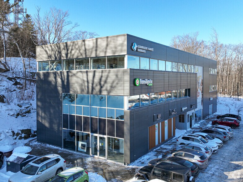 Primary Photo Of 700 Av Taniata, Lévis Medical For Lease