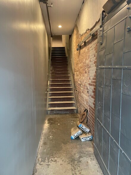 More Photos Of 120 N Laurens St, Greenville Office For Lease