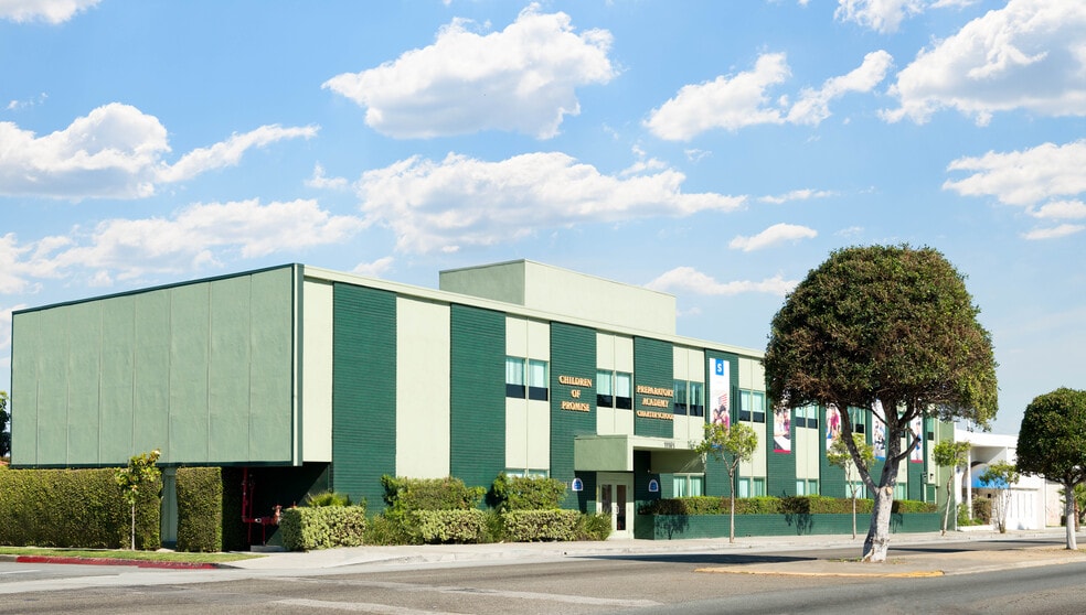 Primary Photo Of 11161 Crenshaw Blvd, Inglewood Schools For Sale