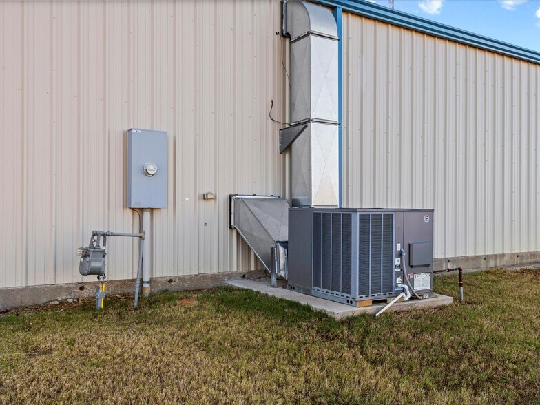 More Photos Of 7380 International Ct, Bartlesville Warehouse For Sale