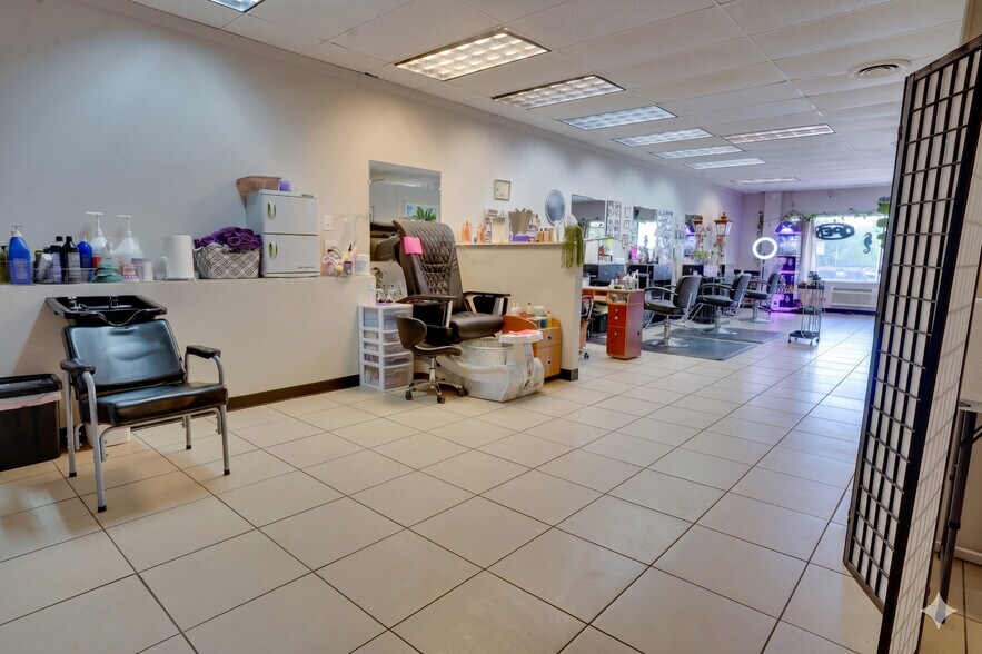 More Photos Of 411 National Hwy, Thomasville Hotel For Sale