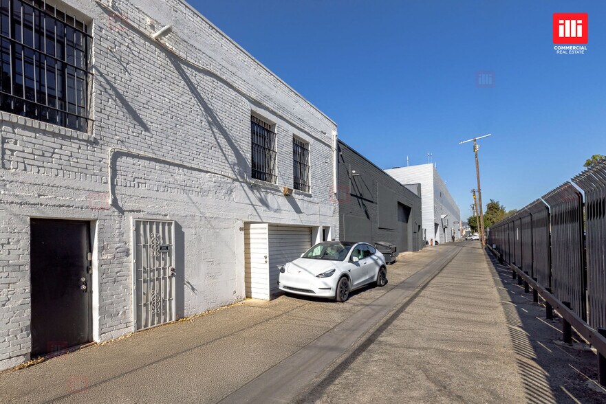 More Photos Of 446 S La Brea Ave, Los Angeles Storefront Retail Office For Lease