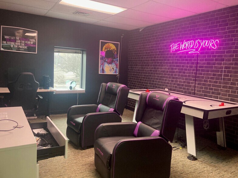 More Photos Of 302-306 E Wilson St, Madison Office For Lease