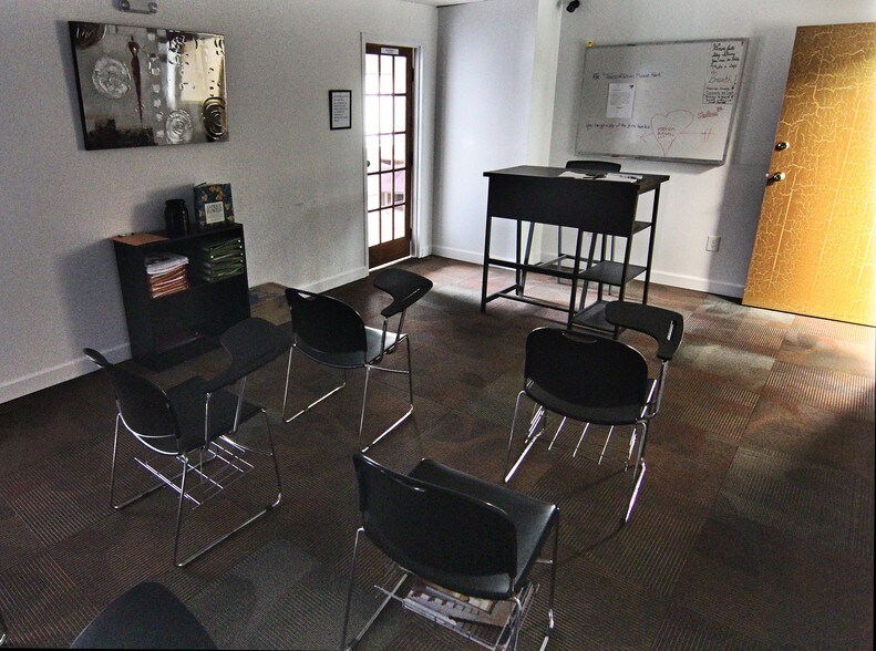 More Photos Of 4270 Main St, Bridgeport Office For Lease