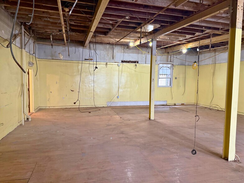 More Photos Of 9-11 Elm Ave, Mount Vernon Service For Sale