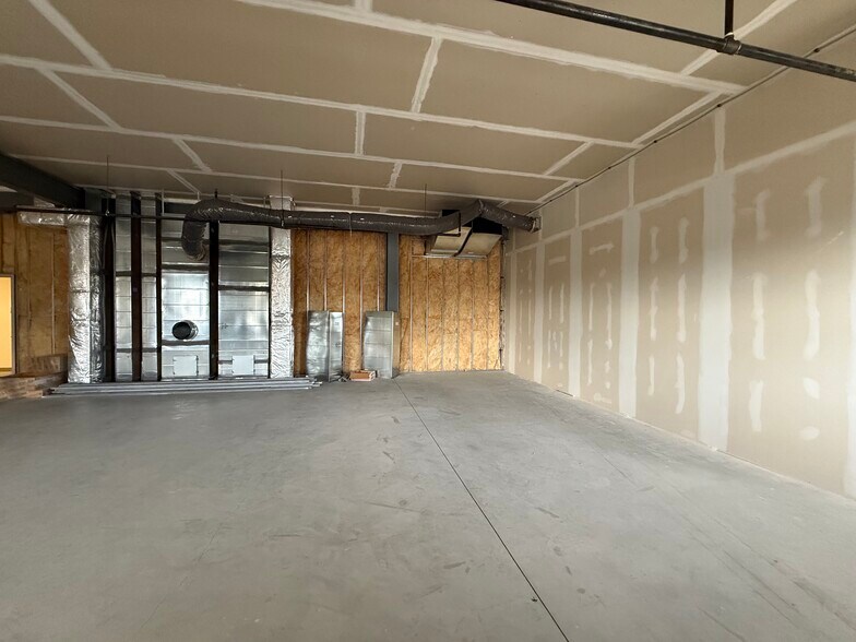 More Photos Of 7825 N Dixie Hwy, Newport Medical For Lease