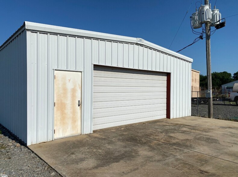 More Photos Of 1701 S Timber St, Stuttgart Office Residential For Sale