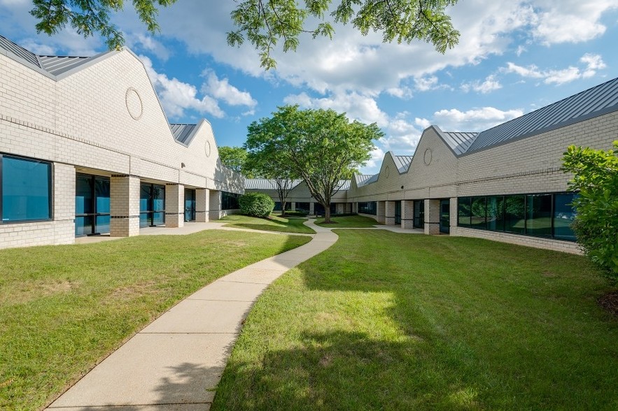 More Photos Of 904 Wind River Ln, Gaithersburg Office For Sale