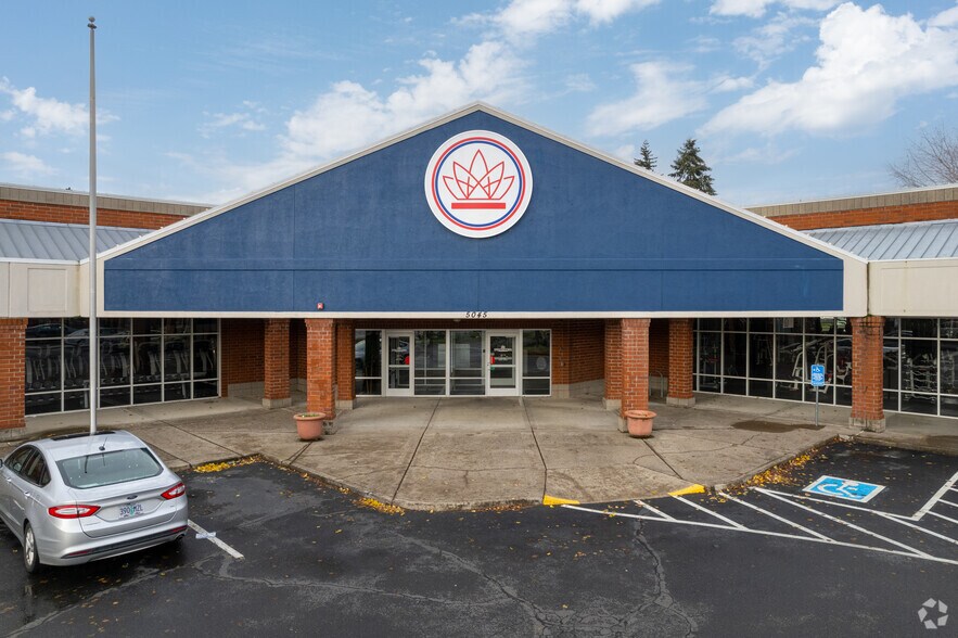 More Photos Of 5013-5025 River Rd N, Salem Unknown For Lease