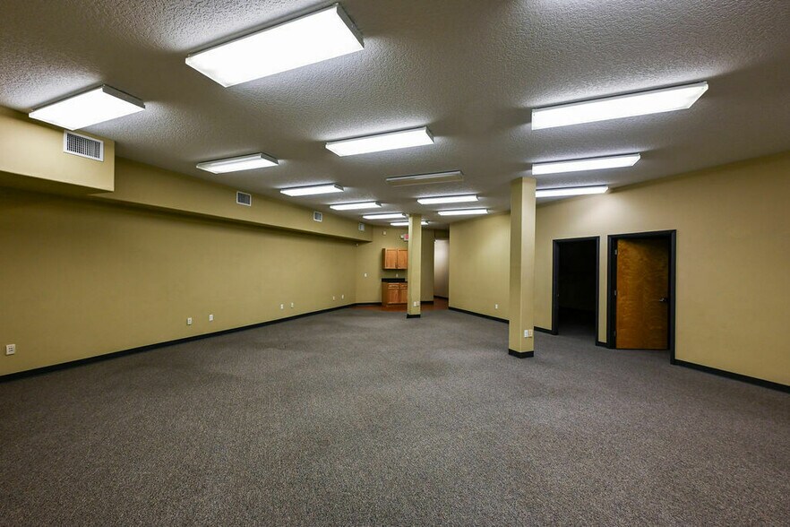 More Photos Of 7177-7201 S George Blvd, Sebring Medical For Sale