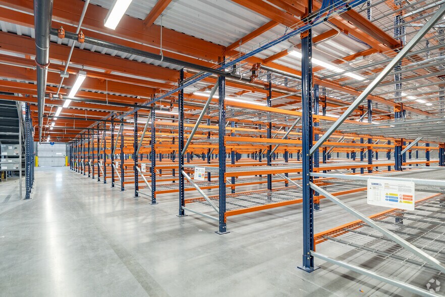 More Photos Of 12415 Old Lagrange Rd, Louisville Warehouse For Lease