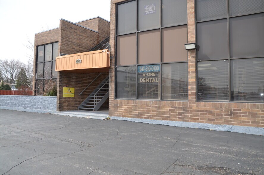 More Photos Of 2071 Irving Park Rd, Hanover Park Medical For Lease
