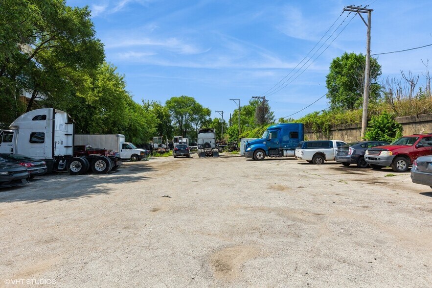 More Photos Of 5144 W Lake St, Chicago Land For Lease