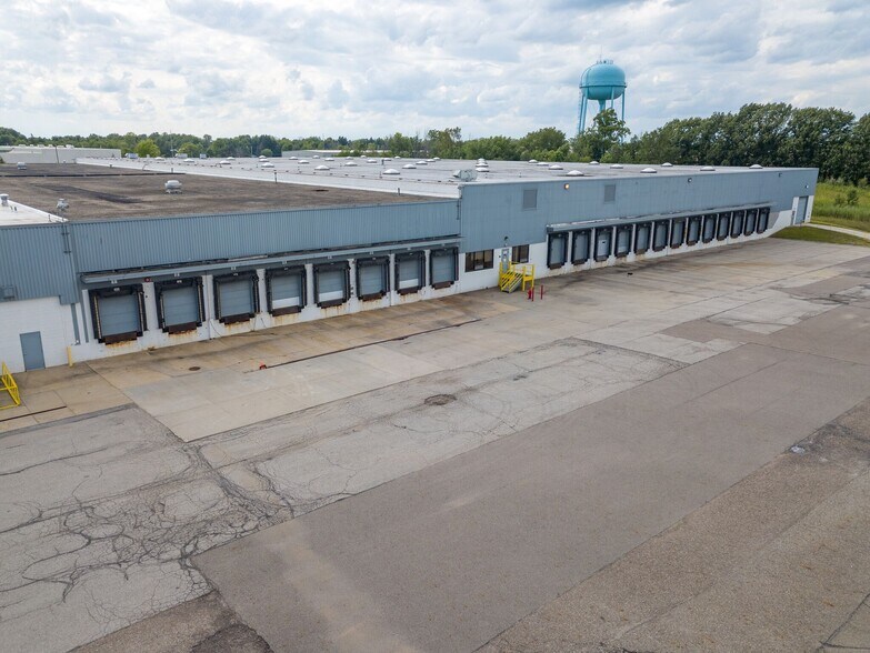 More Photos Of 125 Lena Dr, Aurora Warehouse For Lease