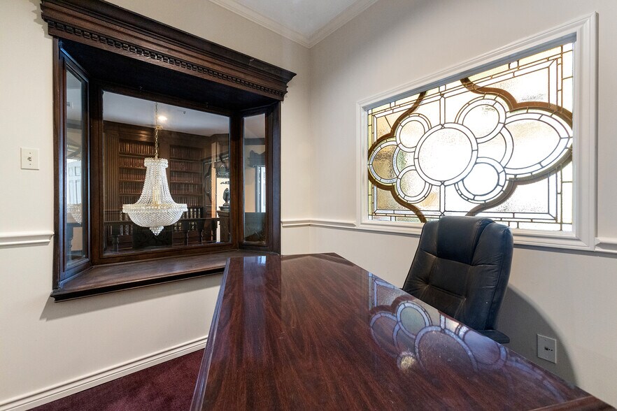 More Photos Of 4823 Broadway St, Addison Storefront Retail Office For Sale