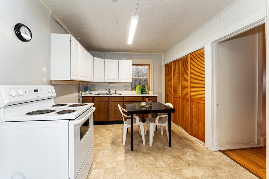 More Photos Of 19 Cottage St, Bar Harbor Storefront For Sale