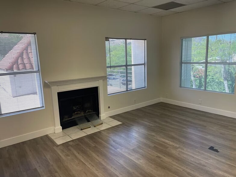 More Photos Of 30497 Canwood St, Agoura Hills Office For Lease