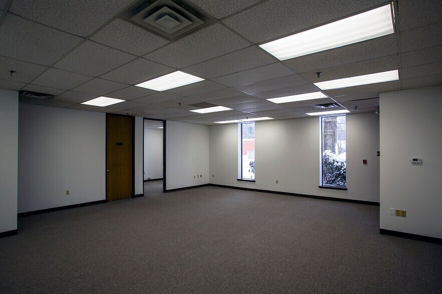 More Photos Of 10-16 Craig Rd, Acton Light Manufacturing For Lease