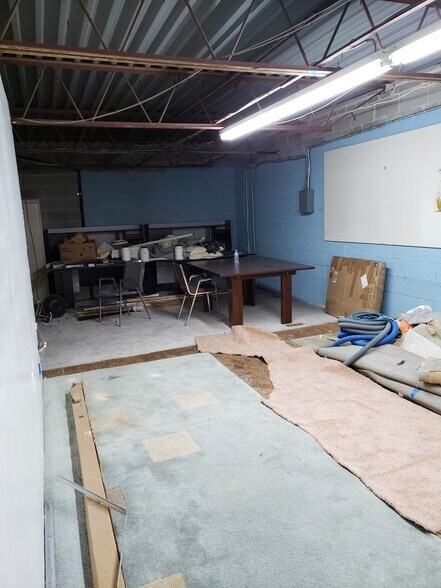 More Photos Of 4926-4950 Eisenhower Ave, Alexandria Light Distribution For Lease