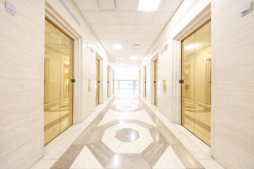More Photos Of 802 N Carancahua St, Corpus Christi Office For Lease