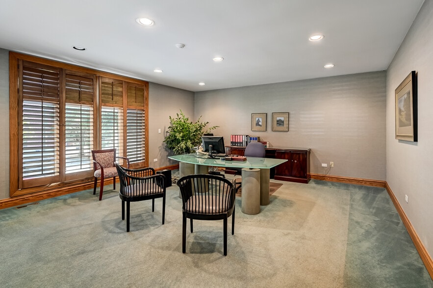 More Photos Of 15 N Lincoln St, Hinsdale Office For Sale