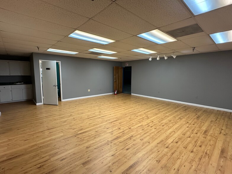 More Photos Of 4986 113th Ave N, Clearwater Manufacturing For Sale