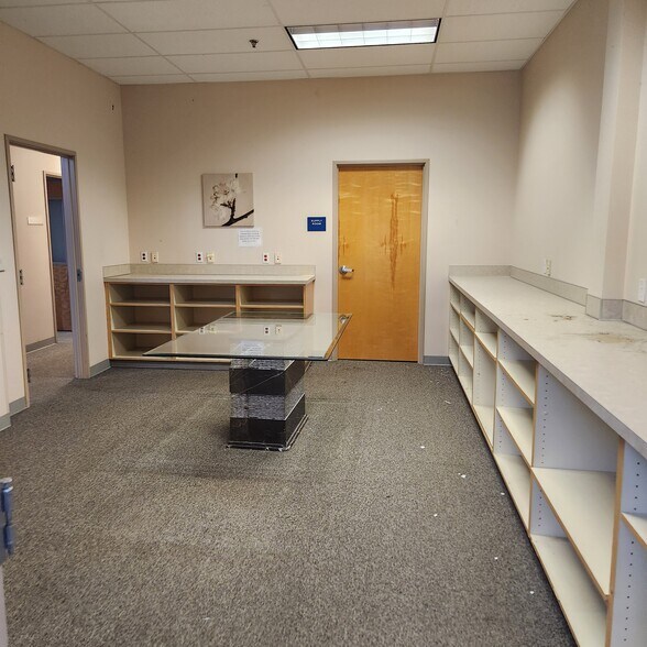 More Photos Of 5300 MacArthur Blvd, Vancouver Office For Lease