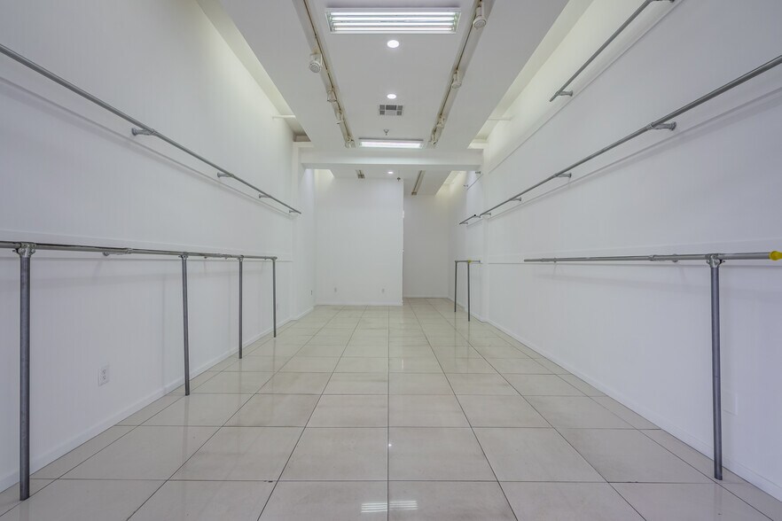 More Photos Of 1212 S San Pedro St, Los Angeles Storefront Retail Office For Lease