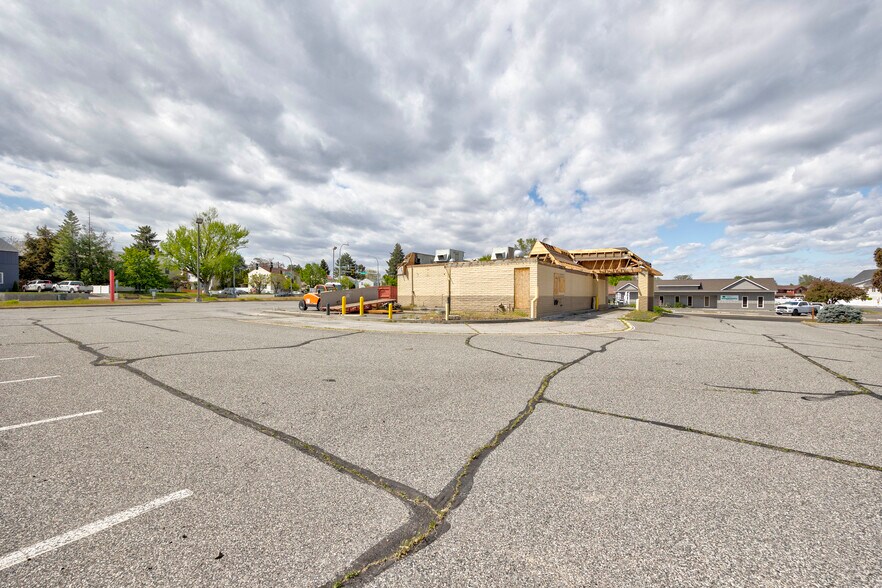 More Photos Of 325 Torbett St, Richland General Retail For Lease