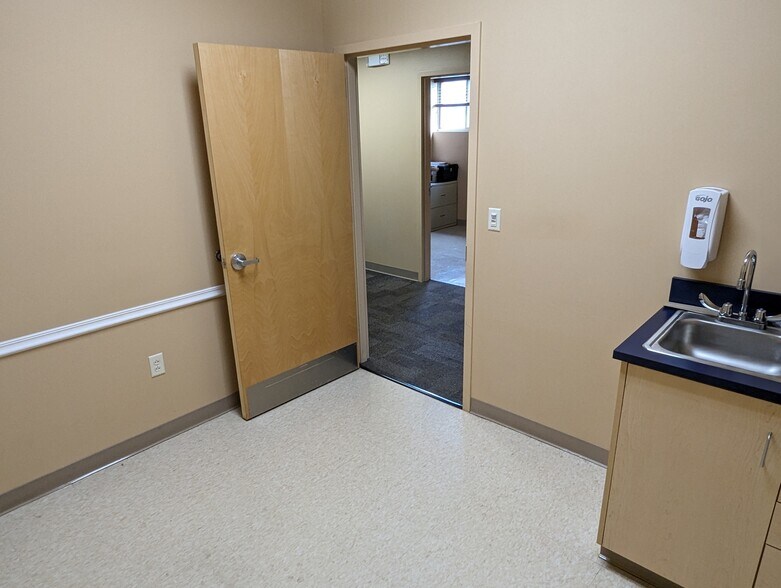 More Photos Of 1160 Chili Ave, Rochester Medical For Lease