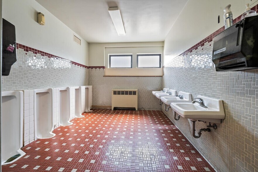 More Photos Of 650 S Irwin Ave, Green Bay Schools For Sale