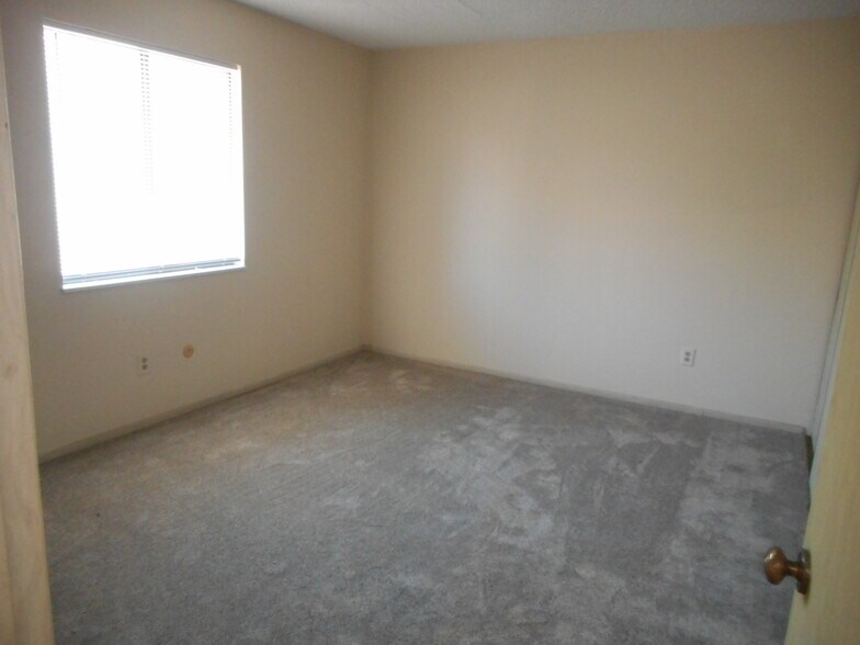 More Photos Of 8492 Lane Dr, Raytown Apartments For Sale