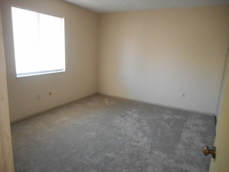More Photos Of 8492 Lane Dr, Raytown Apartments For Sale