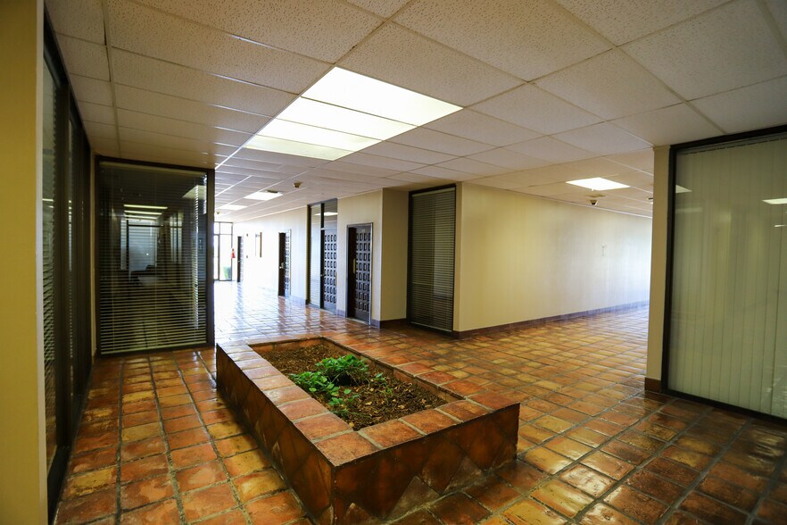 More Photos Of 2011 Texoma Pky, Sherman Office For Lease