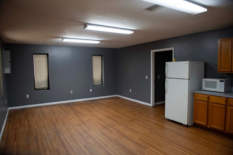 More Photos Of 4134 US 441, Lake City Light Manufacturing For Lease