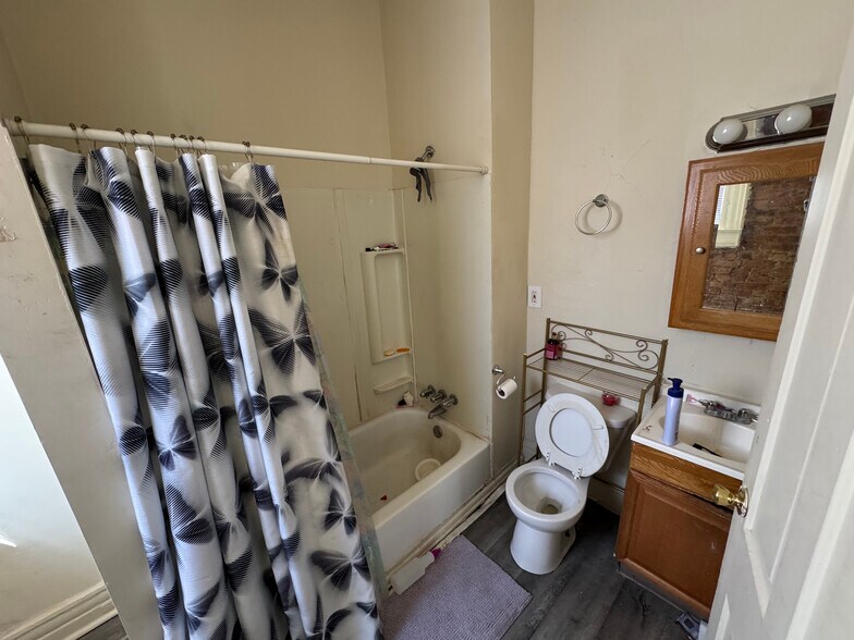 More Photos Of 2245 W Jefferson St, Louisville Apartments For Sale