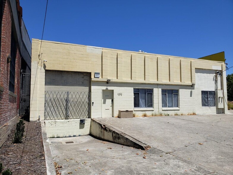 More Photos Of 1070-1074 40th St, Oakland Warehouse For Lease