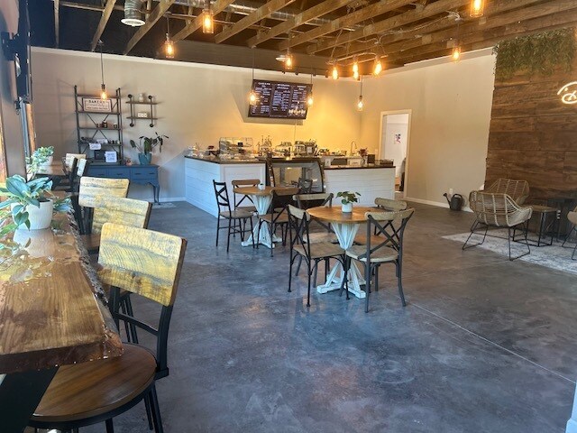 More Photos Of 200 Highlandville Rd, Highlandville Restaurant For Sale