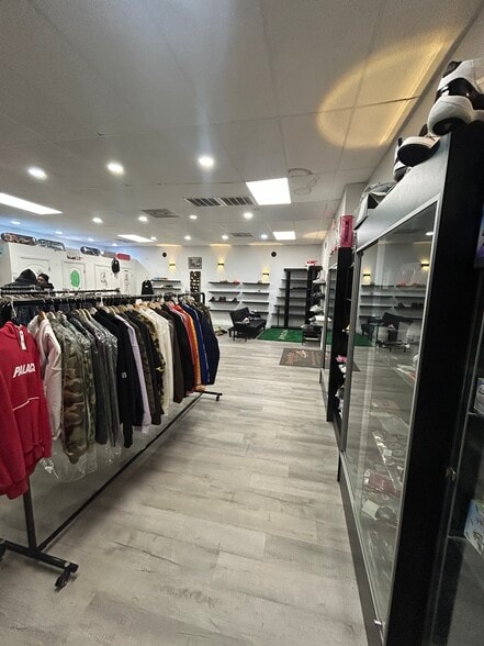 More Photos Of 1716 St Albans Dr, Raleigh Light Manufacturing For Lease