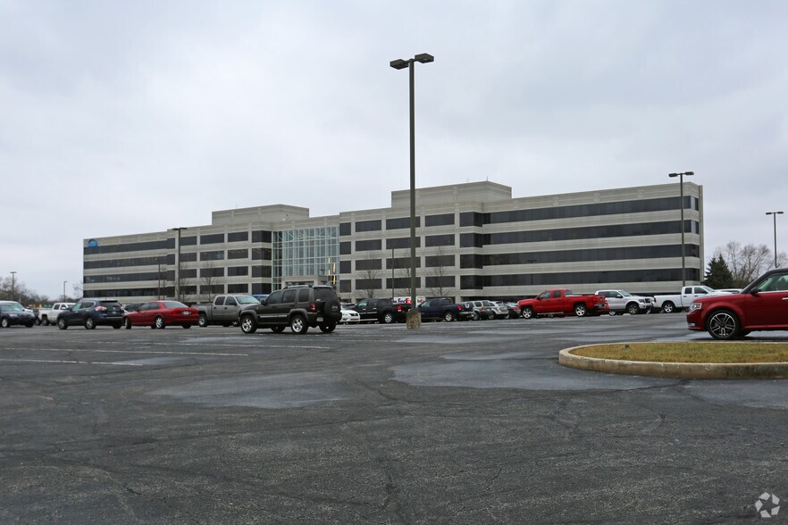 More Photos Of 8425 Woodfield Crossing Blvd, Indianapolis Office For Lease