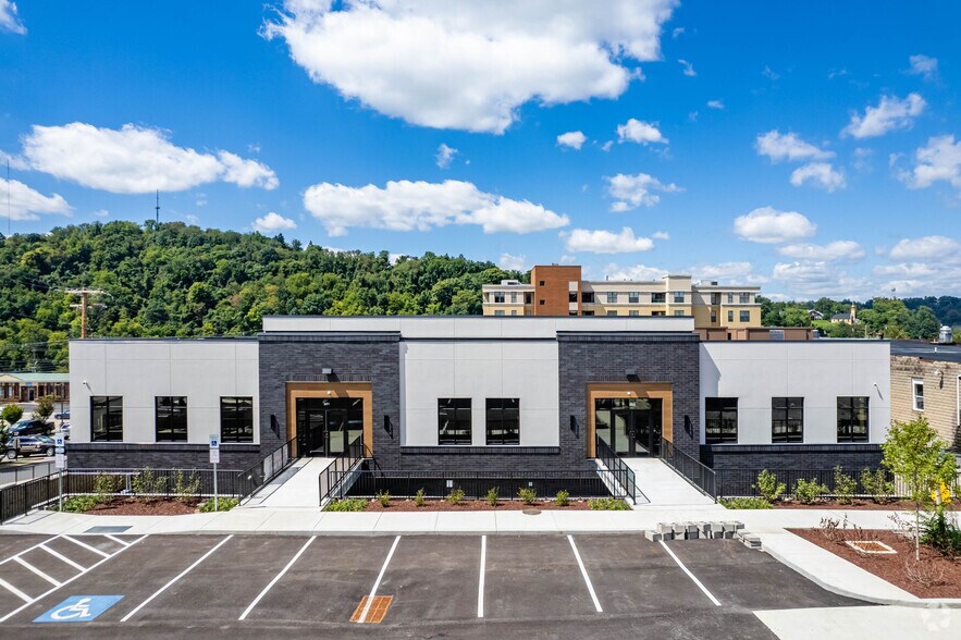 More Photos Of 1050 University Ave, Morgantown Storefront Retail Office For Lease