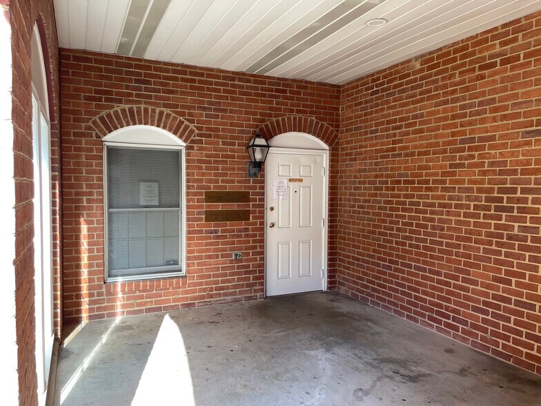 More Photos Of 11355 Pembrooke Sq, Waldorf Medical For Sale